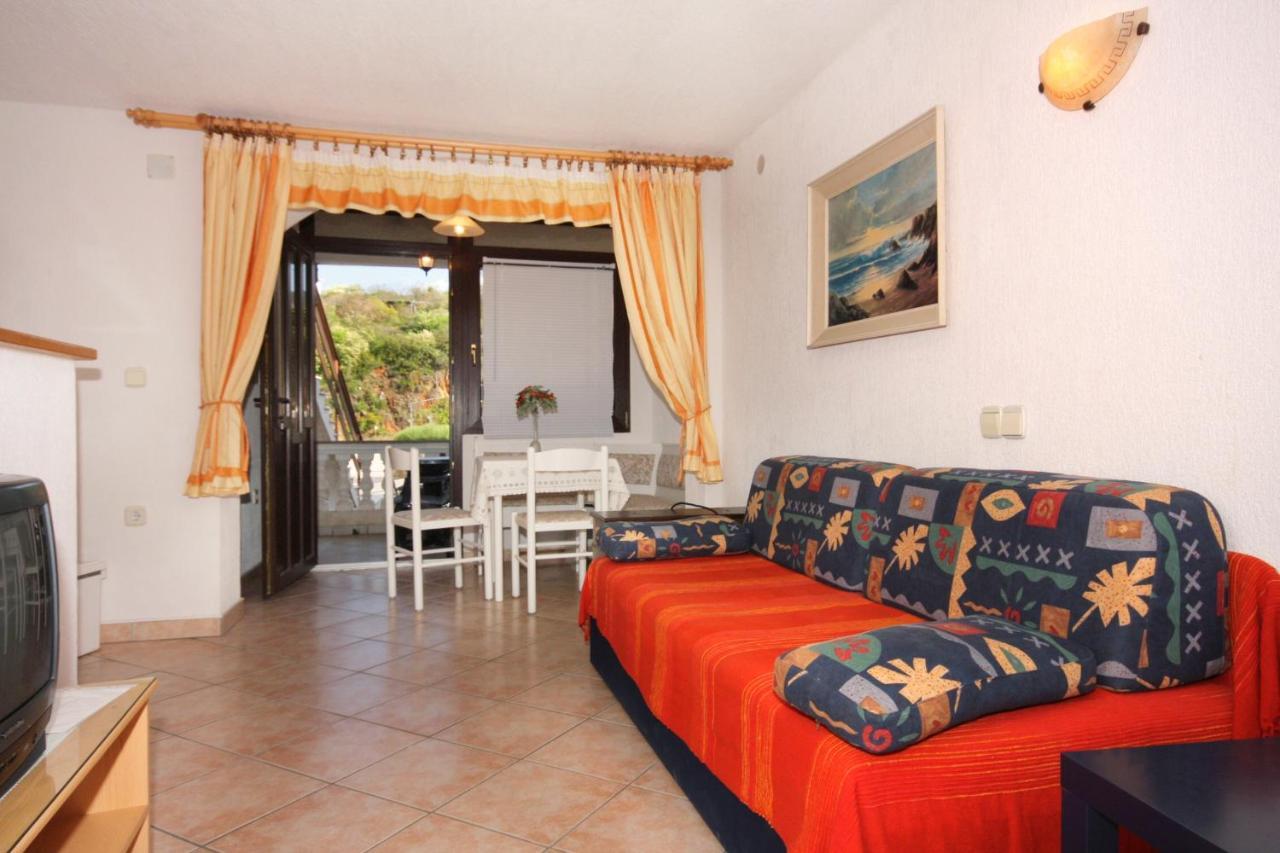 Apartments And Rooms With Parking Space Vrbnik, Krk - 5301 Exterior foto