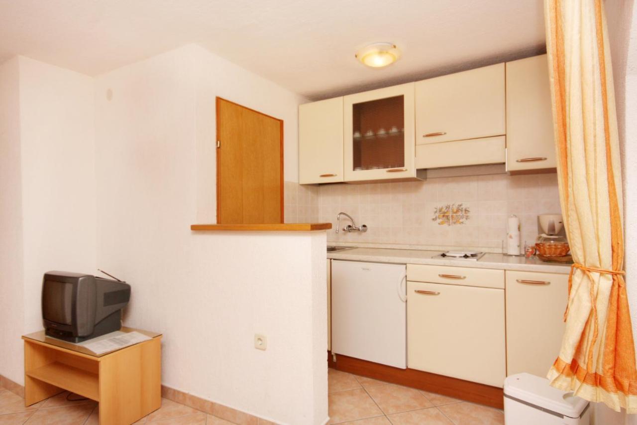 Apartments And Rooms With Parking Space Vrbnik, Krk - 5301 Exterior foto